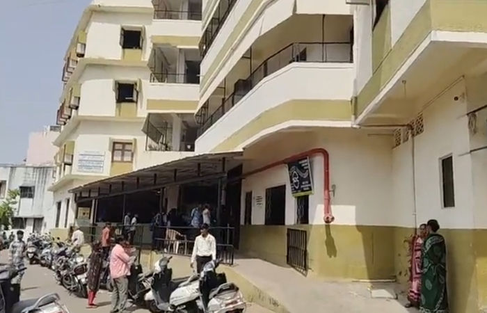 લિટલ ફ્લાવર્સ સ્કૂલમાં સામાન્ય બાબતે વિદ્યાર્થીઓ વચ્ચે મારામારી