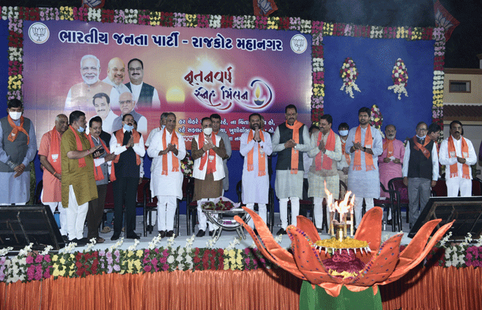 રૂપાણી-સાંસદ વચ્ચે બોલચાલનો વિડીયો વાયરલ,ચાલુ પ્રવચને કાર્યકરો ઉભા થયા