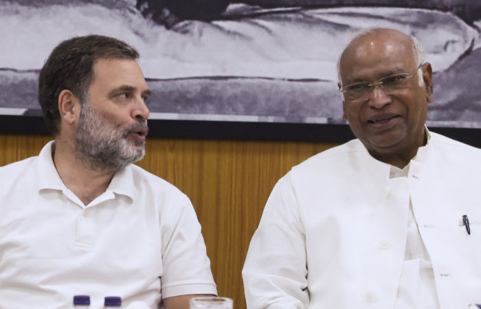 કેરલમમાં 'કિંગ' કોણ? પ્રચંડ જીતના 8 દિવસ બાદ પણ CM પદ પર સસ્પેન્સ, 3 દિગ્ગજો વચ્ચે જોરદાર ટક્કર