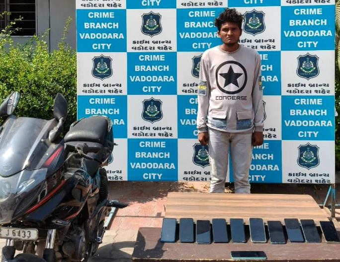 વડોદરાની દુકાનોમાંથી રોકડ-મોબાઇલ ચોરતો ગુનેગાર અને સગીર સાગરીત પકડાયા