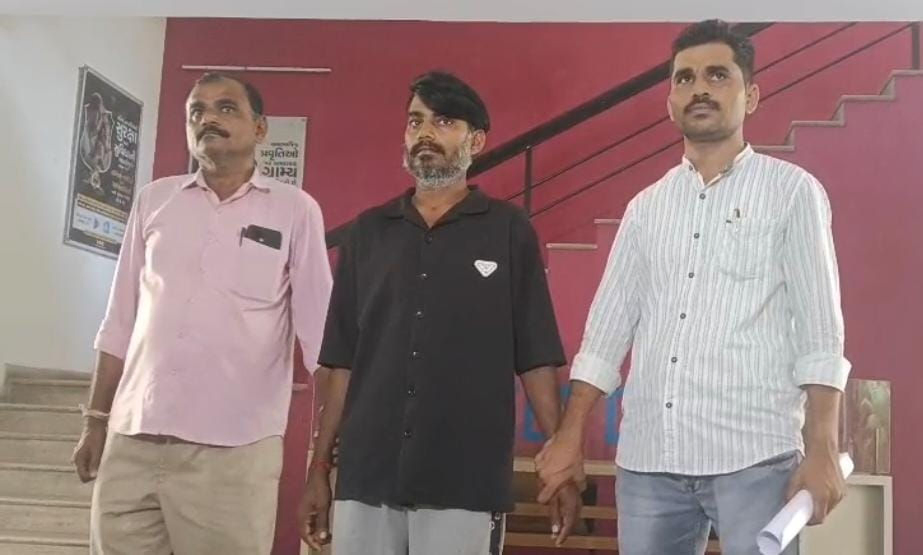 Aslali man held for murdering wife, staging it as a suicide