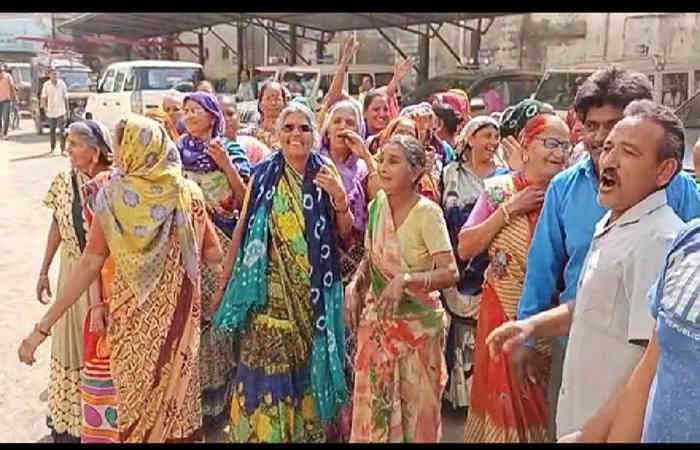 જૂનાગઢમાં મેયરના વોર્ડના રહીશોએ મહાપાલિકા કચેરી આવી કર્યો હંગામો