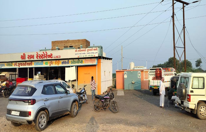 લીંબડી-ધંધુકા હાઇવે પર રેસ્ટોરન્ટમાંથી ગેરકાયદે 54 એલપીજી સિલિન્ડર ઝડપાયા