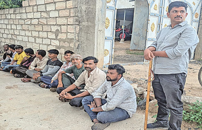 લખતરના દેવળીયામાંથી એસઓજીએ સરકારી યુરિયા ખાતરના કાળા બજારનું કૌભાંડ ઝડપી પાડયું