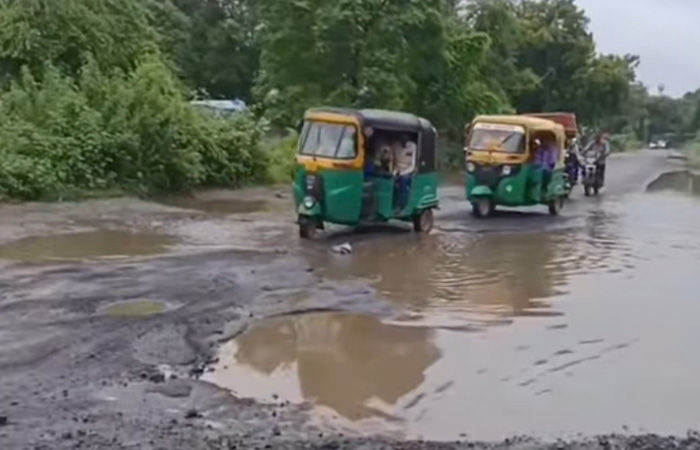 શહેરના અનેક માર્ગો ખખડધજ બનતા લોકો પરેશાન