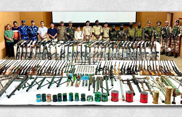 VIDEO: મણિપુરમાં મોટું ઓપરેશન:  Ak-47, IED અને ગ્રેનેડ જેવા ઘાતક 203 હથિયાર જપ્ત