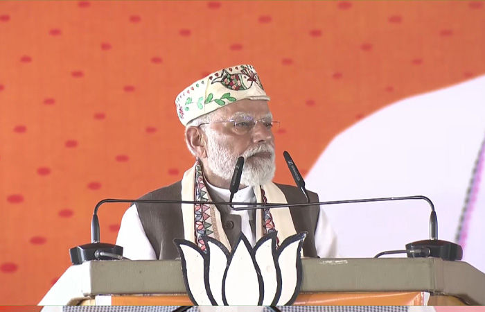 'આ લોકો જામીન લઈને બહાર ફરી રહ્યા છે', બિહારમાં લાલુ યાદવ પરિવાર પર PM મોદીનો કટાક્ષ