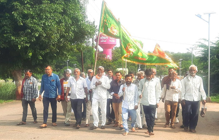 ભલગામડા ગામમાં રામદેવપીરના નેજાની શોભાયાત્રા યોજાઈ