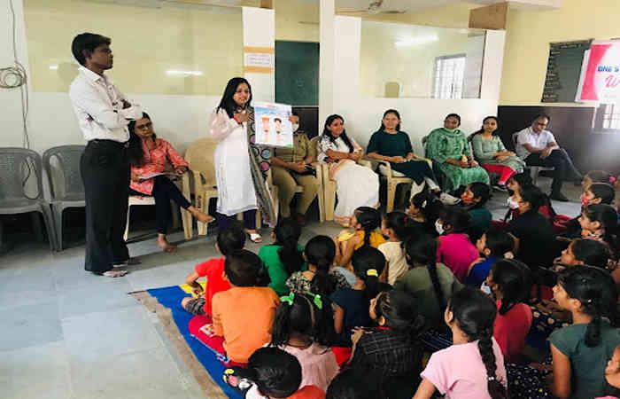 સુરત: પાલિકાની સ્કૂલમાં વિદ્યાર્થીનીઓને સામાજિક સંસ્થાની મદદથી ગુડ ટચ બેડ ટચની સમજ અપાઈ
