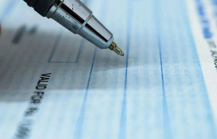 Bank Cheque New Rule: આજથી બદલાઈ ગયો ચેક જમા કરવાનો નિયમ, હવે કલાકોમાં જ થઈ જશે ક્લિયર