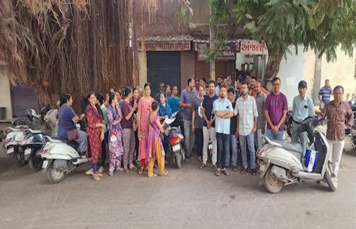 જામનગરમાં લીમડાલાઇન વિસ્તારમાં આવેલી સરસ્વતી વિદ્યા મંદિર અંગ્રેજી શાળામાં ફી વધારાના મુદ્દે વાલીઓનો આક્રોશ