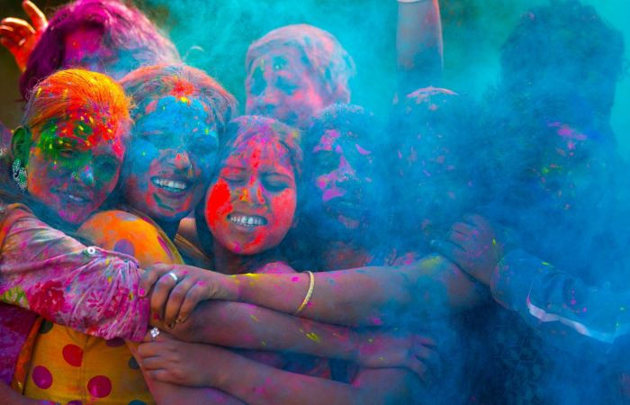 Happy Holi: આ વર્ષે કેમિકલયુક્ત રંગોને કહો Bye-Bye!  ઘરે જ બનાવો 10-20 રૂપિયામાં કુદરતી રંગો