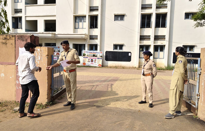 આજે LRDની Exam, 2.72 લાખથી વધુ વિદ્યાર્થી ગુજરાતના 6 મુખ્ય શહેરોમાં આપશે પરીક્ષા