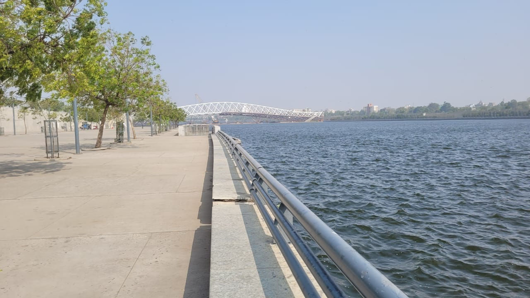 AMC discharges untreated sewage into Sabarmati, reveals GPCB report