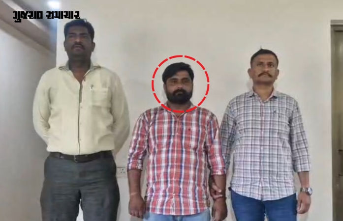 VIDEO | અમદાવાદમાં પોલીસ કોન્સ્ટેબલ પર હુમલો, અગાઉની બોલાચાલીની અદાવતમાં યુવકે લાકડાના ધોકાથી માર્યો માર