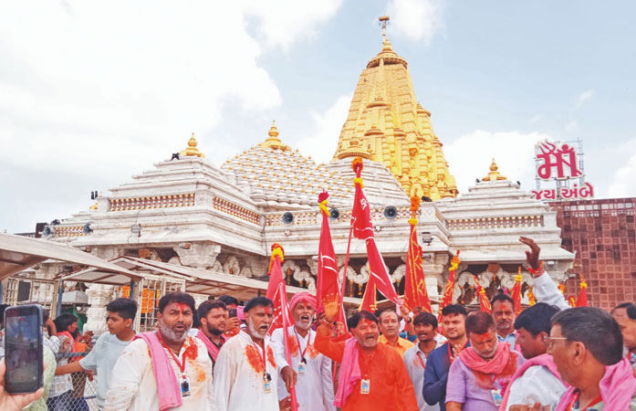 'અંબાજી દૂર હે, જાના જરૂર હે', ચાર દિવસમાં 16.36 લાખ ભક્તોએ માં અંબાના ચરણોમાં શીશ ઝૂકાવ્યા
