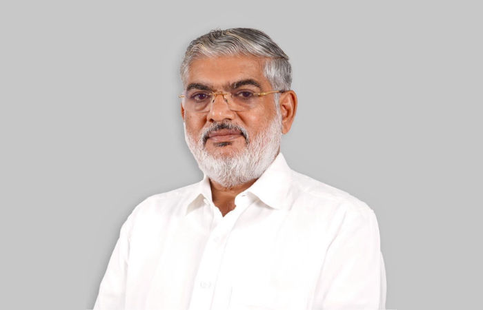 AAP member confronts Gujarat minister Mulu Bera over civic issues in Surendranagar
