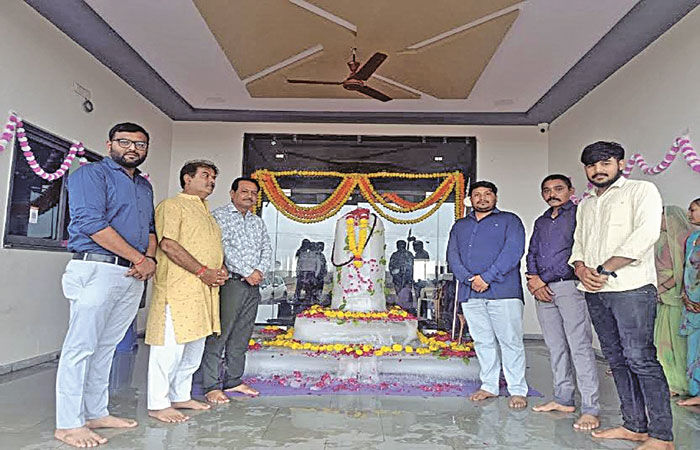 સાયલામાં બરફનાં શિવલિંગની પ્રતિકૃતિ બનાવાઈ