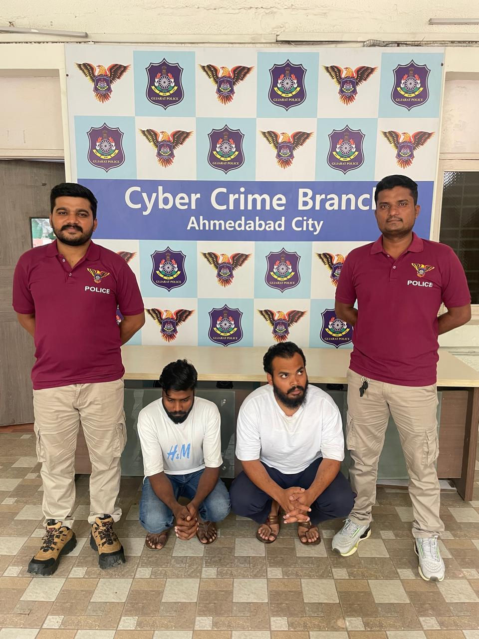 ચાઇનીઝ ગેંગ માટે ૨૫૦૦થી વધુ  સીમકાર્ડ મોકલનાર બે શખ્સો ઝડપાયા