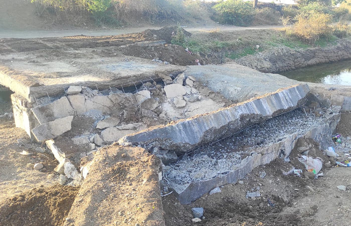 અમરેલીના બાઢડામાં લામધાર નદી પરનો પુલ 10 દિવસમાં જ ધરાશાયી, 5 લાખનો ખર્ચો પાણીમાં