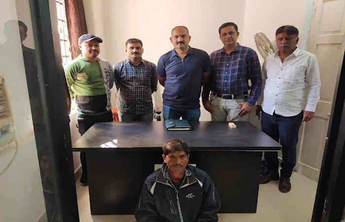 જામજોધપુરના લુંટના ગુનામાં 16 વર્ષથી નાસતો ફરતો આરોપી ધ્રોલ પાસેથી ઝડપાયો
