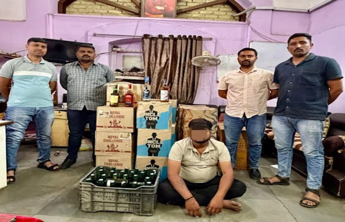 જામનગરમાં રહેણાંક મકાનમાંથી 468 નંગ ઇંગ્લિશ દારૂની બોટલોનો જથ્થો પોલીસ પકડી પાડ્યો