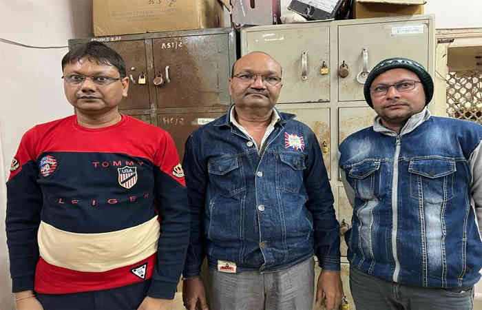 જામનગરની લોકલ ક્રાઈમ બ્રાંચની ટીમે દિગ્વિજયપ્લોટ વિસ્તારમાં એક રહેણાંક મકાનમાં ચાલતો શેર ટ્રેડિંગનો ડબ્બો પકડી પાડ્યો