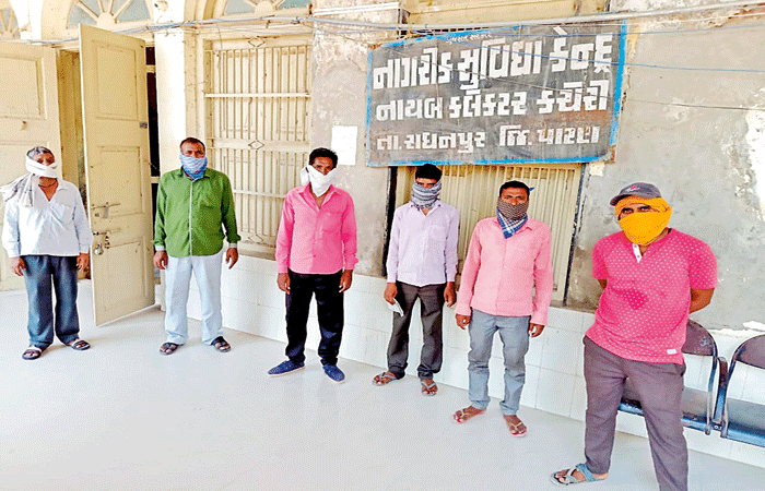 રાધનપુરમાં ફસાયેલા ઉત્તર પ્રદેશના શ્રમિકોની ઘર વાપસી માટે તંત્રની ઉદાસીનતા
