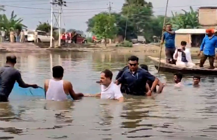 VIDEO: રાહુલ ગાંધીની માછીમારો સાથે તળાવમાં ડૂબકી, બિહાર ચૂંટણી પ્રચારમાં જોવા મળ્યો અલગ અંદાજ