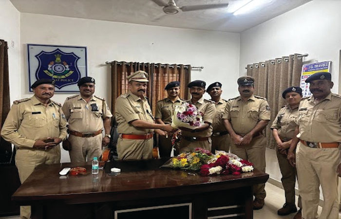 ટ્રાફિક ACPને બઢતી, PSI થી DCP સુધીના તમામ હોદ્દા વડોદરામાં 100 મીટરની ઓફિસોમાં મેળવ્યા