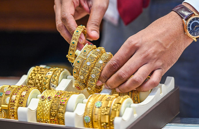 Gold prices plunge by ₹2,000 as US-Iran peace talks gain momentum Gold prices plunge by ₹2,000 as US-Iran peace talks gain momentum