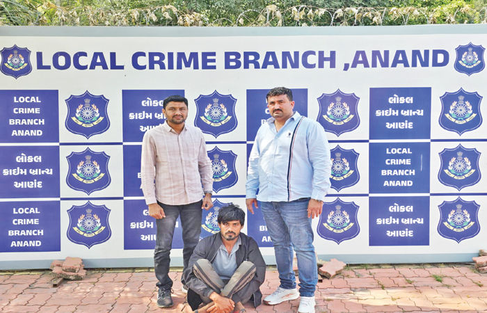 બોચાસણ ટોલનાકા પાસે ટેન્કરમાંથી 20.21 લાખનો દારૂ સાથે ચાલક પકડાયો