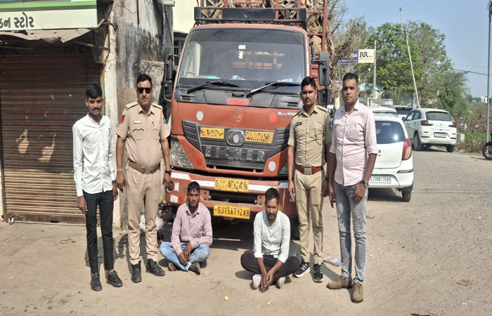 તારાપુર-વટામણ હાઇવે પરના ટોલ ગામ નજીકથી 345 પેટી વિદેશી દારૂ ઝડપાયો