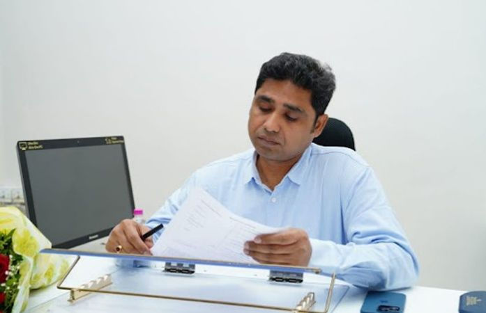 'AC ગાડી છોડી લોકોની જેમ રસ્તા પર ફરો તો ખબર પડે...' AMC કમિશનરે અધિકારીઓને તતડાવ્યાં