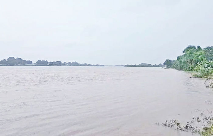 મહી, વાત્રક અને સાબરમતીમાં પૂરની સ્થિતિ : ખેડામાં 1500 લોકોનું સ્થળાંતર