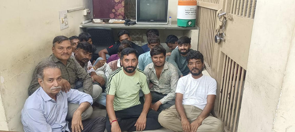 બાવળાના ગાંગડમાં જુગાર રમતા ૧૫ શખ્સ ઝડપ્યા