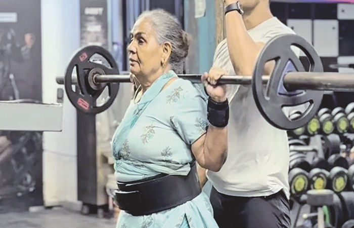 વેઈટ લીફ્ટર મમ્મી !                                   .