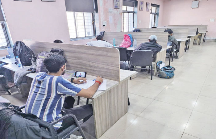 સુરેન્દ્રનગરમાં મનપા સંચાલિત પુસ્તકાલય બંધ કરીને તોડી પાડવાની કામગીરીથી આક્રોશ