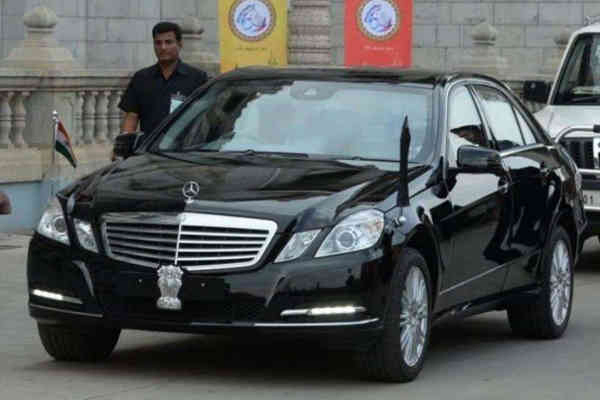 જાણો કયા કયા VVIP અને VIP લોકોની કાર પર નથી લાગતી નંબર પ્લેટ