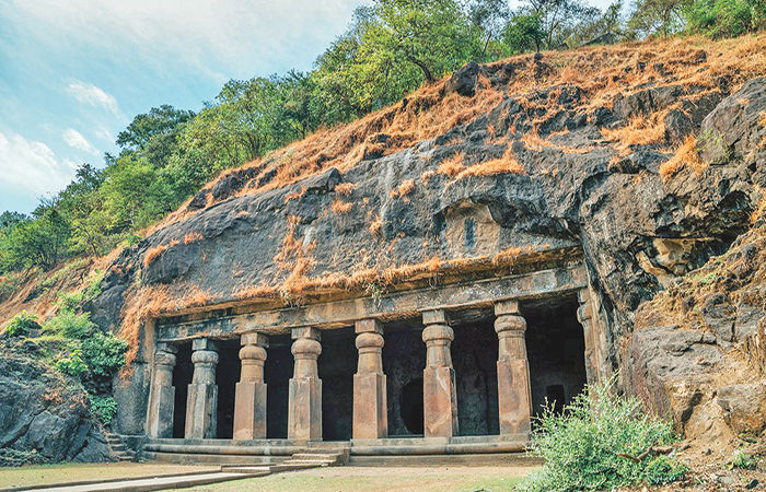 એલિફન્ટાની ગુફાઓ ભણી                                      .