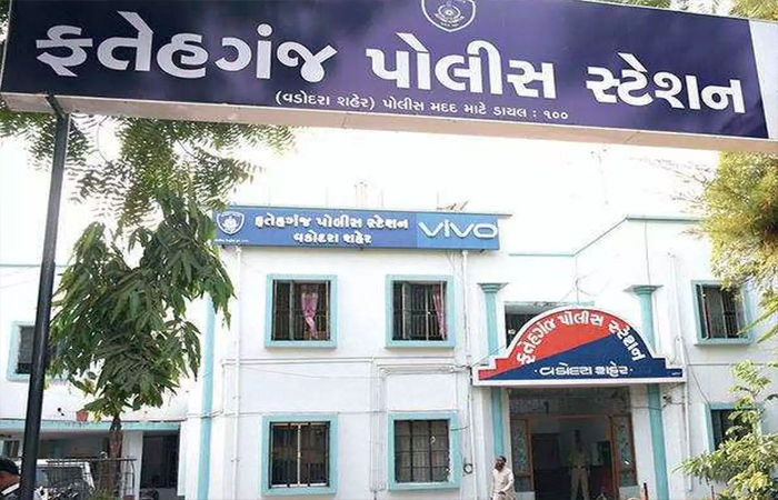 મારી ગર્લફ્રેન્ડના મા-બાપને માહિતી કેમ આપી, એક મહિનામાં તને પતાવી દઈશ
