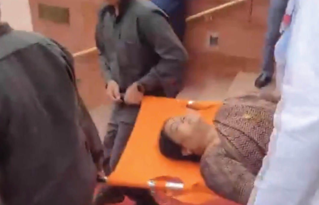 VIDEO: NEET પેપર લીક વિરોધ પ્રદર્શન દરમિયાન કોંગ્રેસ સાંસદની તબિયત લથડી, હોસ્પિટલ ખસેડાયા