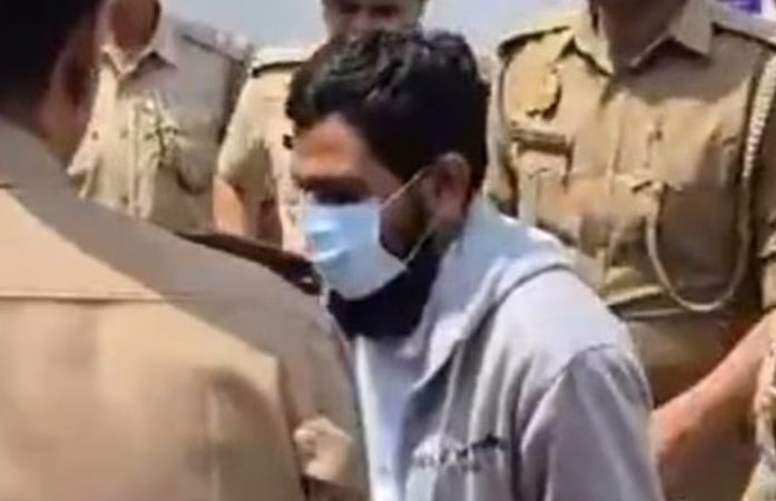 VIDEO: CM યોગીની માતા પર ટિપ્પણી કરનાર મૌલાના લંગડાતો જોવા મળ્યો, UP પોલીસે બિહારથી કરી હતી ધરપકડ