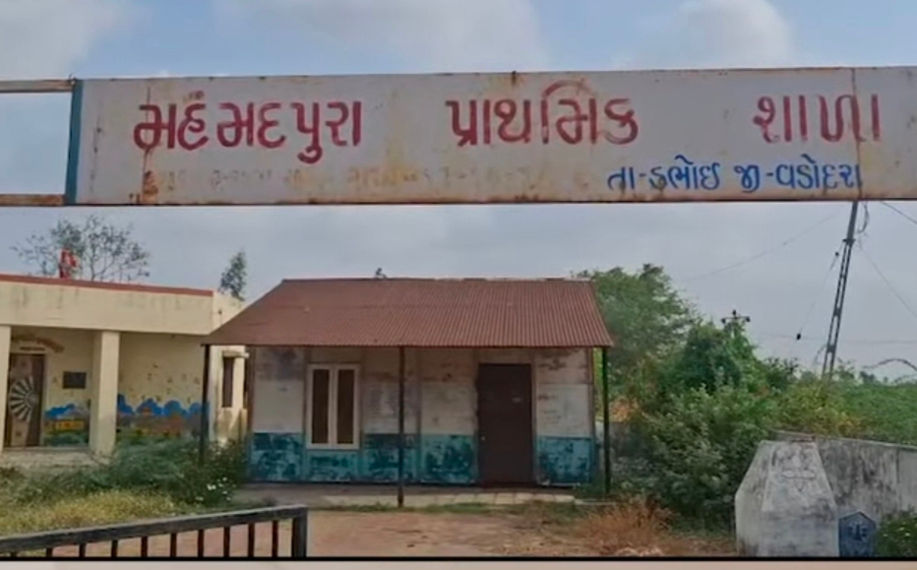 કેવી રીતે ભણશે ગુજરાત..મહંમદપુરા પ્રાથમિક સ્કૂલનું બિલ્ડિંગ તોડી પાડતાં મદ્રેસામાં બેસી અભ્યાસ કરતા બાળકો