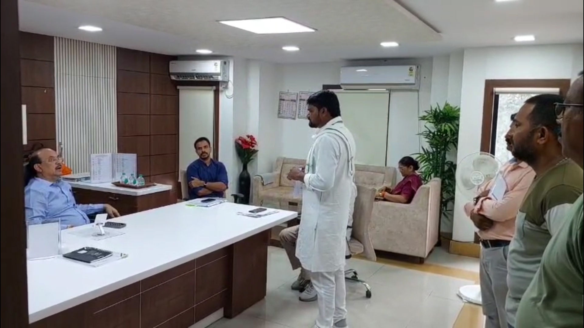'પાણીના ગ્લાસના કારણે 80 દિવસ જેલવાસ ભોગવ્યો...', ચૈતર વસાવાની CCTV હેઠળ જ મિટિંગ યોજવાની માગ