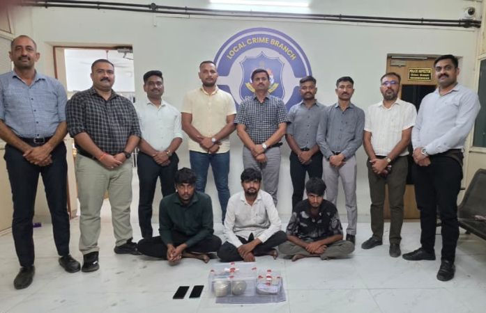 ગાંધીનગરમાં LCBનો સપાટો: સેક્ટર-1ની ઘરફોડ ચોરીનો ભેદ ઉકેલાયો, લાખોના મુદ્દામાલ સાથે અમદાવાદની ગેંગના 3 શખસો ઝડપાયા