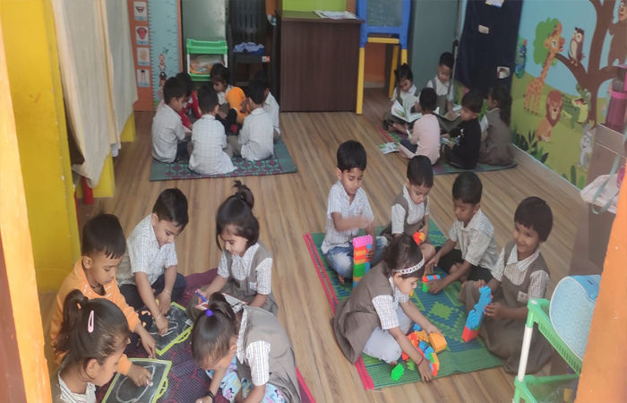 વડોદરામાં આંગણવાડીઓમાં પૌષ્ટિક આહાર સમાન દૂધ બાળકોને નહીં અપાતું હોવાની ફરિયાદથી વિવાદ