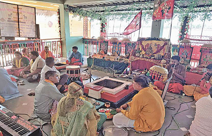 મુનસર કાંઠે મેલડી માતાના મંદિરે નવચંડી યજ્ઞા