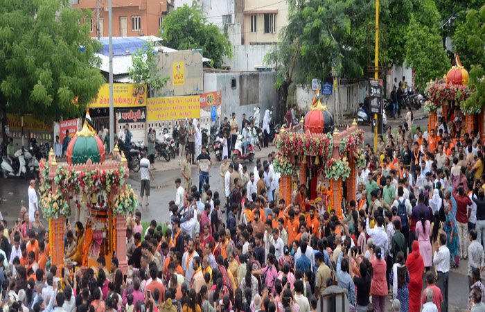 ભગવાન જગન્નાથના જયઘોષ સાથે રાજકોટમાં રથયાત્રા : ભાવિકો ભાવવિભોર