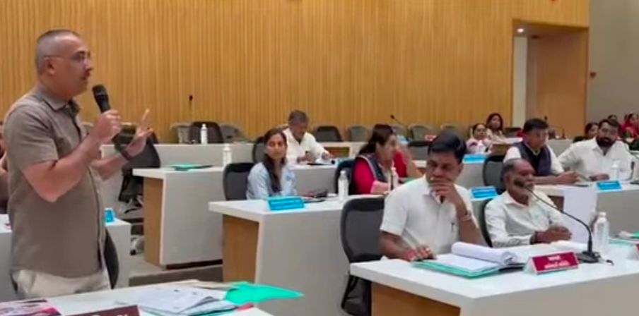 વડોદરા જિ.પંચાયતની સભામાં કોંગ્રેસના આક્ષેપથી હોબાળો..ગ્રાન્ટની દુકાન ખૂલી છે,ભાજપના સભ્યો ગ્રાન્ટ વેચે છે